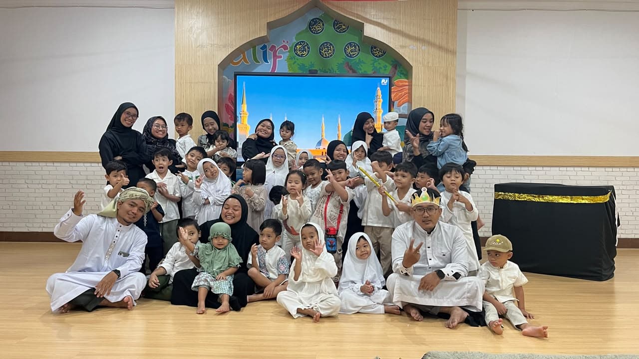 MEMPERINGATI MAULID NABI